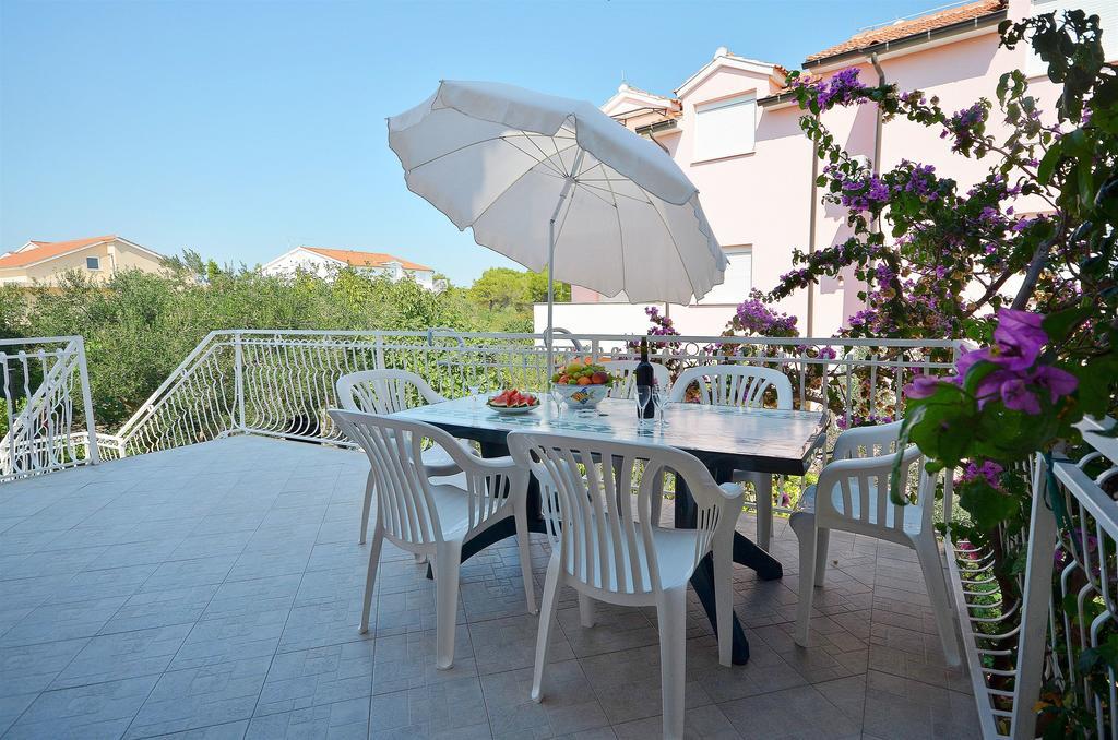 Apartments Sime Vodice Eksteriør bilde