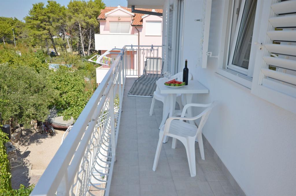 Apartments Sime Vodice Eksteriør bilde